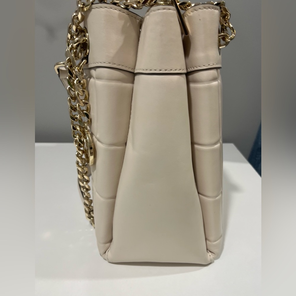 Michael Kors Leather Susan Cream w/ Gold Hardware Medium Quilted Tote B… - Picture 3 of 16